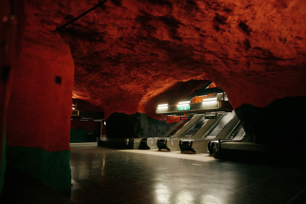 Escadas-rolantes de uma estação de metrô